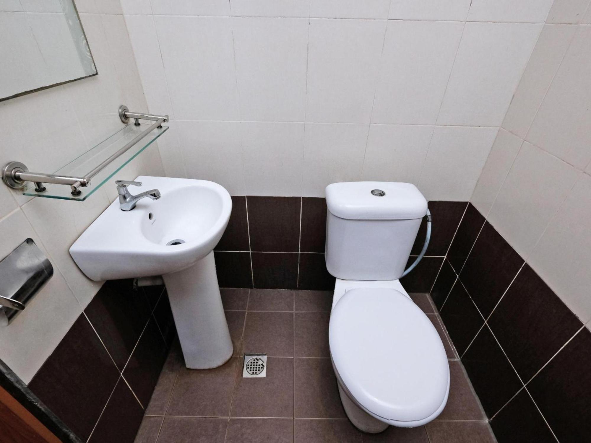 OYO 707 Ayuni Hotel Bangi Dış mekan fotoğraf